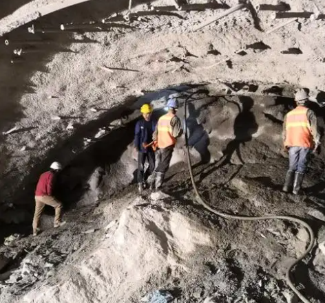 南林乡拱顶带模注浆料的施工流程及注意事项